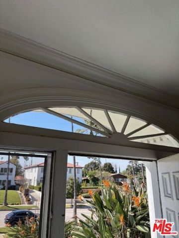 1220 S Wilton Place, Los Angeles, CA 90019