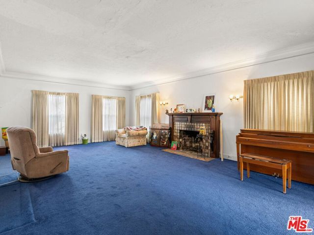 1220 S Wilton Place, Los Angeles, CA 90019