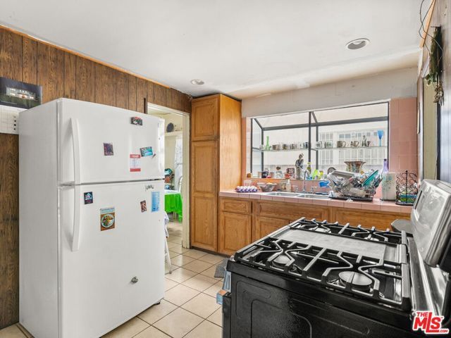 1220 S Wilton Place, Los Angeles, CA 90019