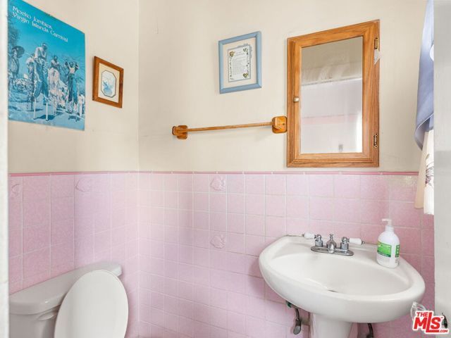 1220 S Wilton Place, Los Angeles, CA 90019