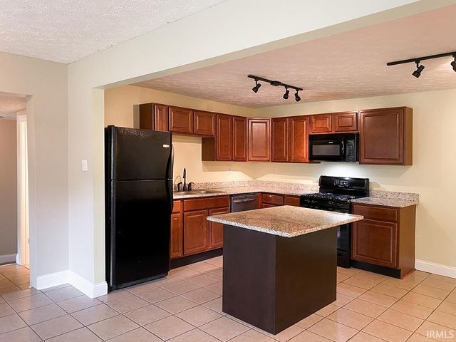 905 S Lincoln Street, Bloomington, IN 47401