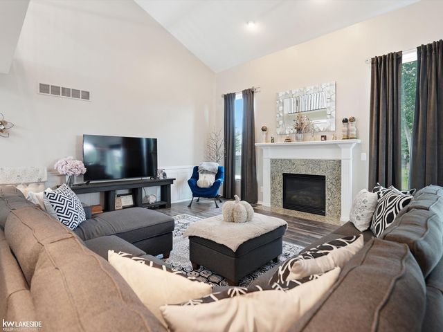 50494 Commons Drive, Macomb Twp, MI 48042