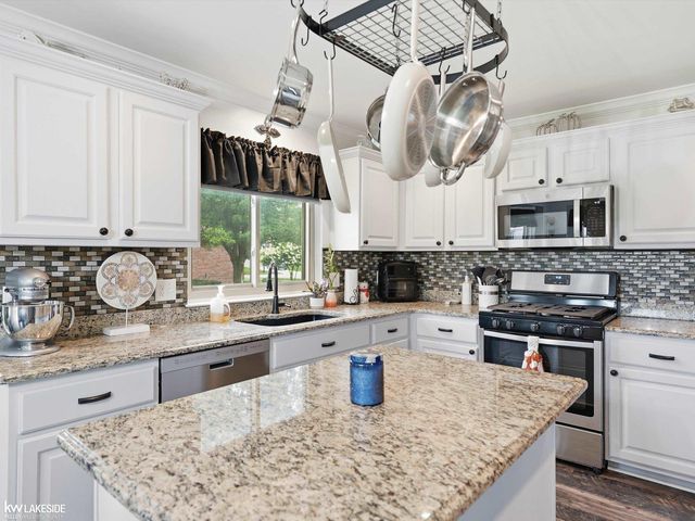 50494 Commons Drive, Macomb Twp, MI 48042