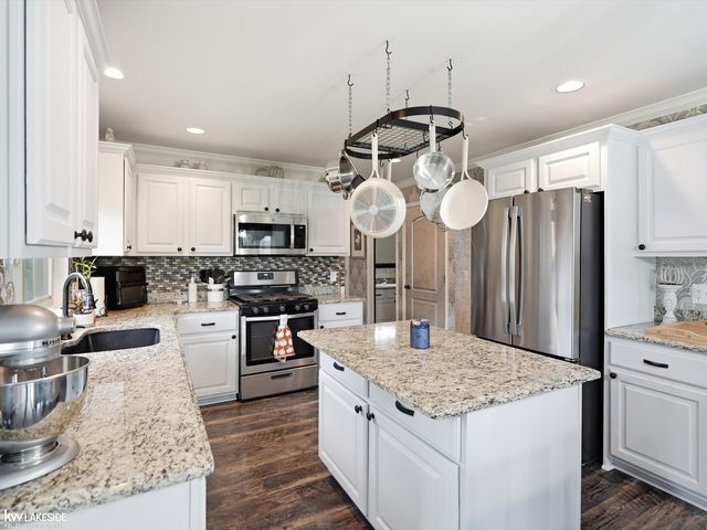 50494 Commons Drive, Macomb Twp, MI 48042