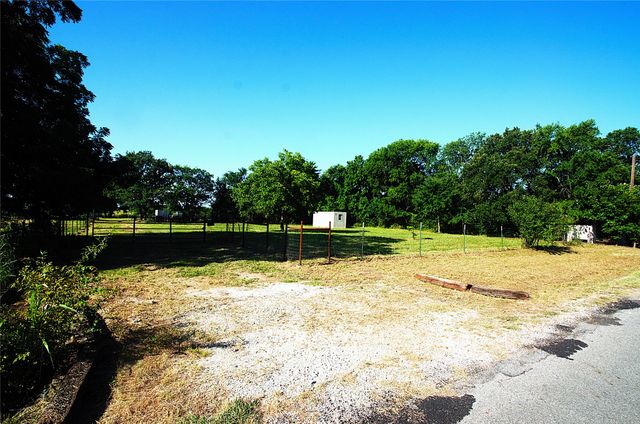 316 Flowing Wells Road, Pottsboro, TX 75076