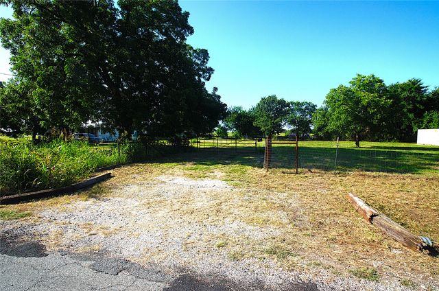 316 Flowing Wells Road, Pottsboro, TX 75076