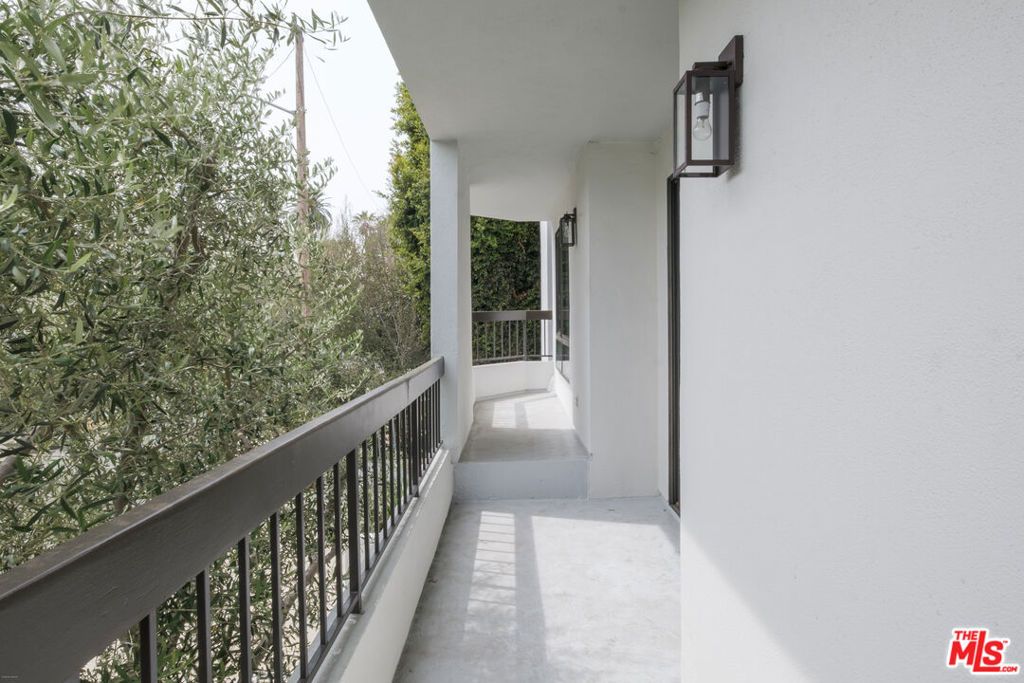 9033 Vista Grande Street 3, West Hollywood, CA 90069 — exterior
