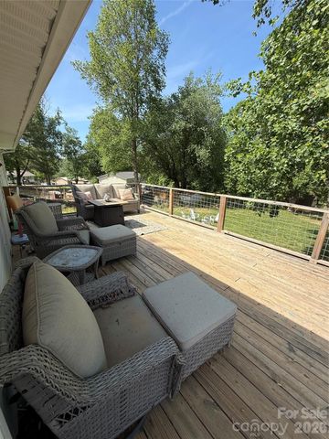 3678 Vantage Heights Circle, Lenoir, NC 28645