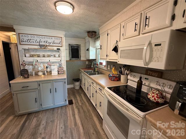 3678 Vantage Heights Circle, Lenoir, NC 28645