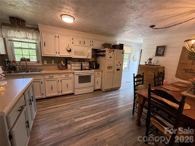 3678 Vantage Heights Circle, Lenoir, NC 28645