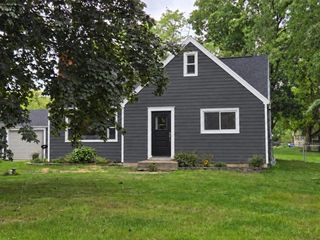 11904 W Oakwood Drive, Franklin, WI 53132