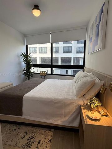 225 N Miami Ave 804, Miami, FL 33128