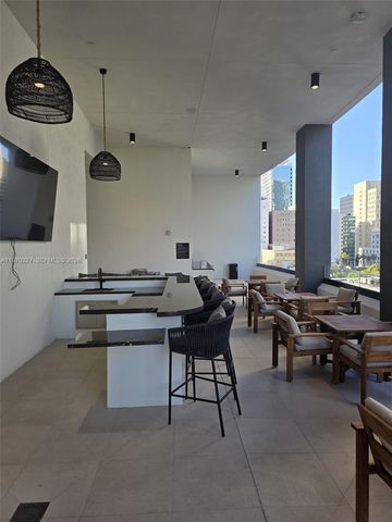 225 N Miami Ave 804, Miami, FL 33128