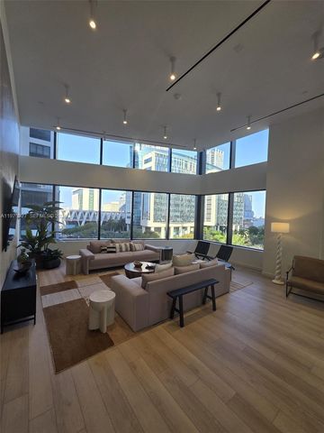 225 N Miami Ave 804, Miami, FL 33128