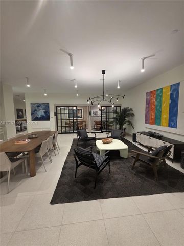 225 N Miami Ave 804, Miami, FL 33128