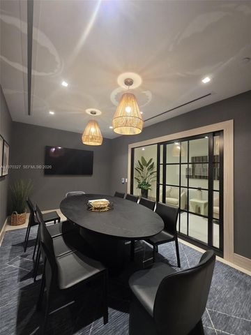 225 N Miami Ave 804, Miami, FL 33128