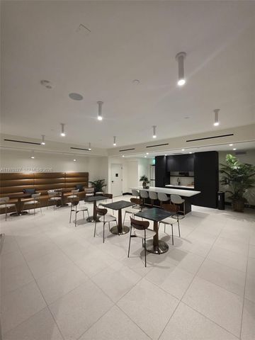 225 N Miami Ave 804, Miami, FL 33128