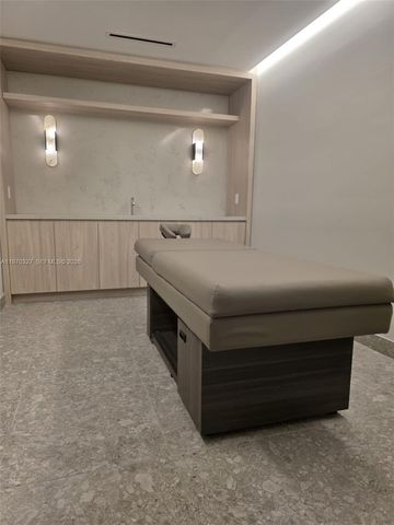 225 N Miami Ave 804, Miami, FL 33128