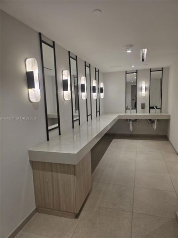 225 N Miami Ave 804, Miami, FL 33128