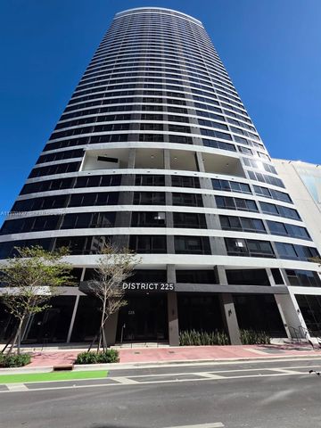 225 N Miami Ave 804, Miami, FL 33128