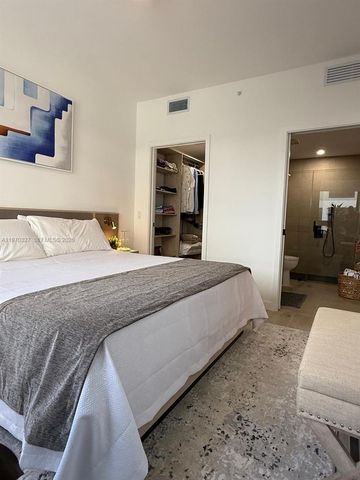 225 N Miami Ave 804, Miami, FL 33128