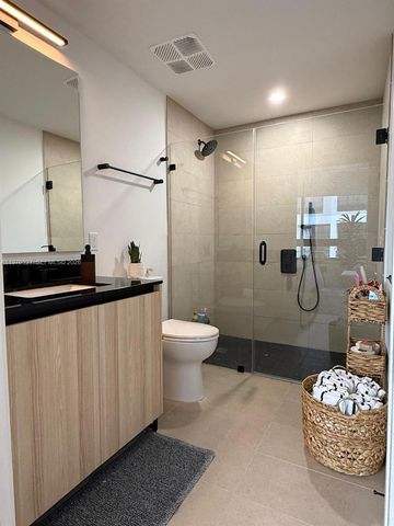 225 N Miami Ave 804, Miami, FL 33128