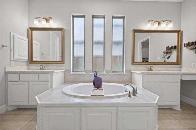 12802 N Palomino Lake Circle, Cypress, TX 77429