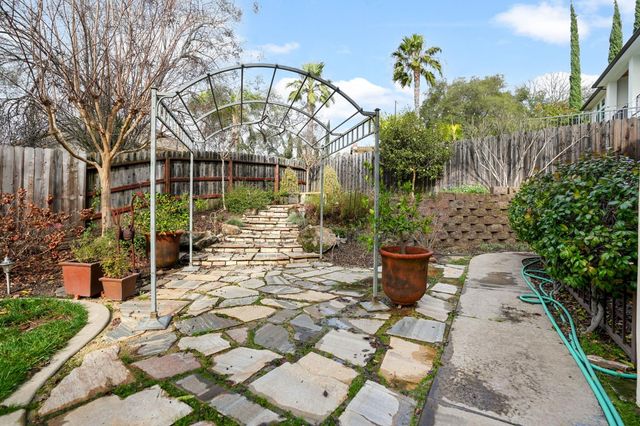 145 Flat Rock Ct, Folsom, CA 95630