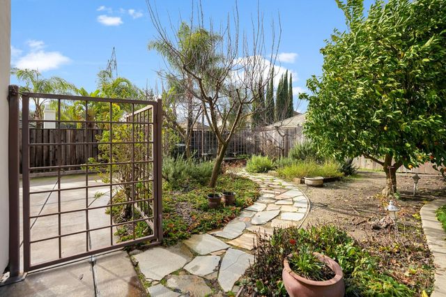 145 Flat Rock Ct, Folsom, CA 95630