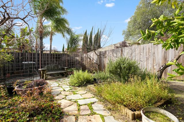 145 Flat Rock Ct, Folsom, CA 95630