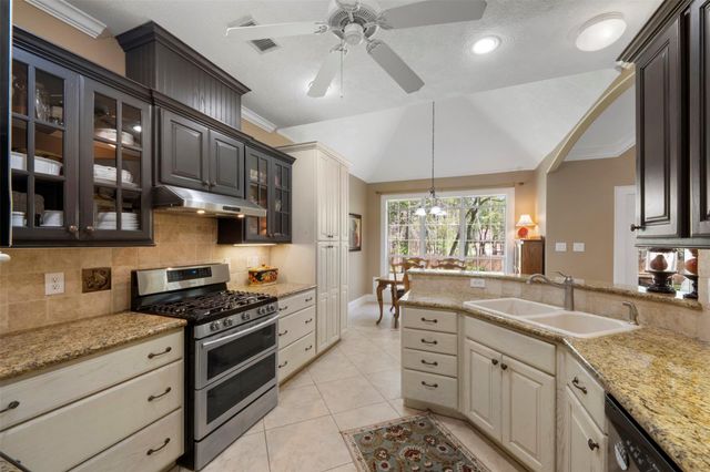 12002 Oak Cluster E, Magnolia, TX 77354