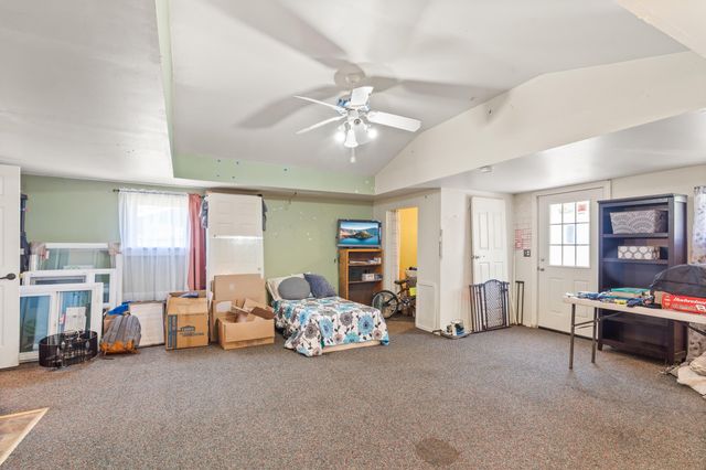 943 N Ross Lane, Medford, OR 97501