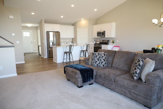 761 Yellowcrest Street SW, Delano, MN 55328