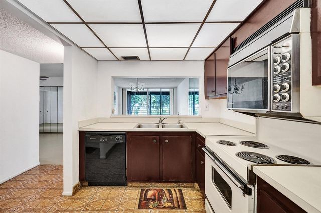 1811 Sabal Palm Drive 203, Davie, FL 33324