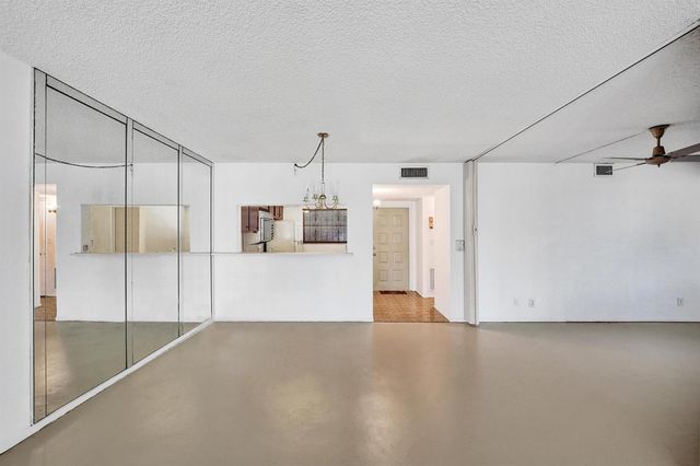 1811 Sabal Palm Drive 203, Davie, FL 33324
