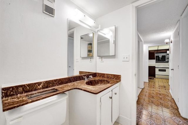 1811 Sabal Palm Drive 203, Davie, FL 33324