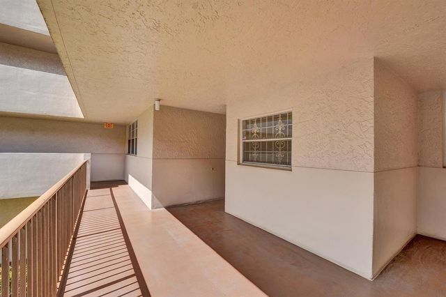 1811 Sabal Palm Drive 203, Davie, FL 33324