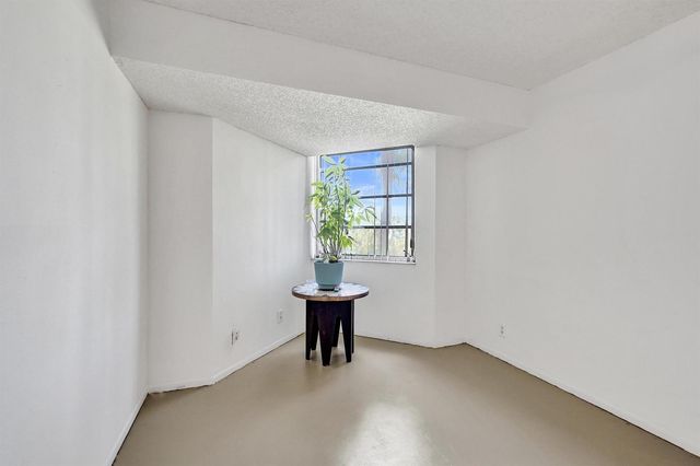 1811 Sabal Palm Drive 203, Davie, FL 33324