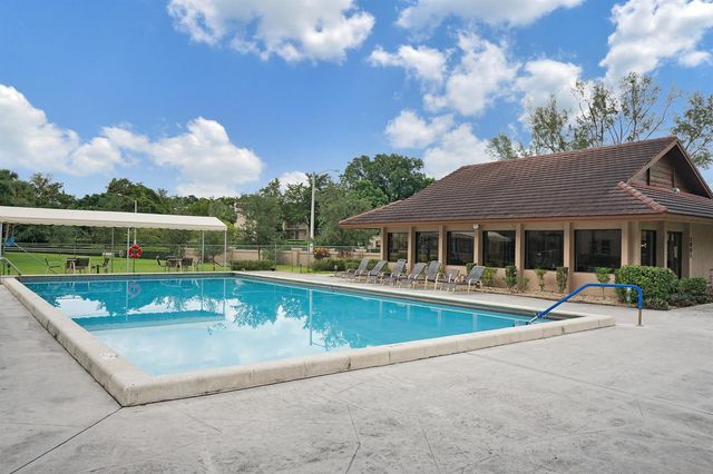 1811 Sabal Palm Drive 203, Davie, FL 33324