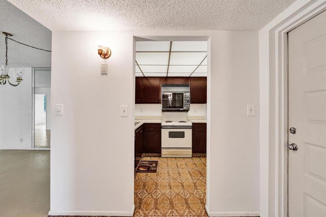 1811 Sabal Palm Drive 203, Davie, FL 33324