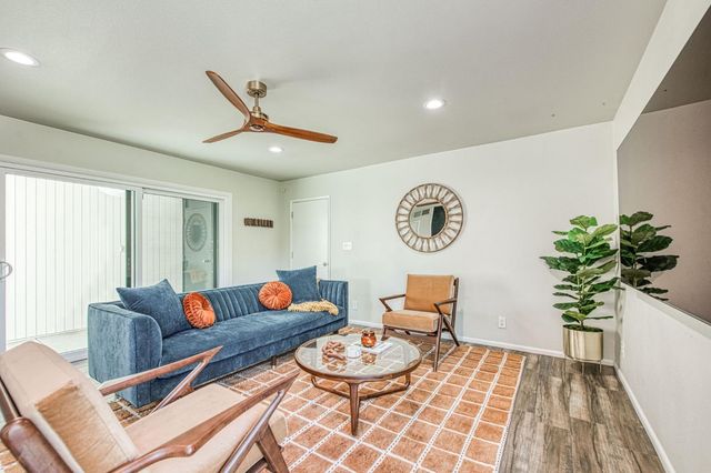 1527 W San Ramon Avenue, Fresno, CA 93711