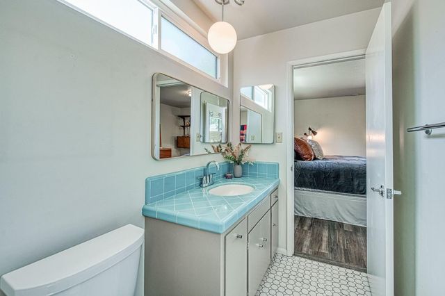 1527 W San Ramon Avenue, Fresno, CA 93711