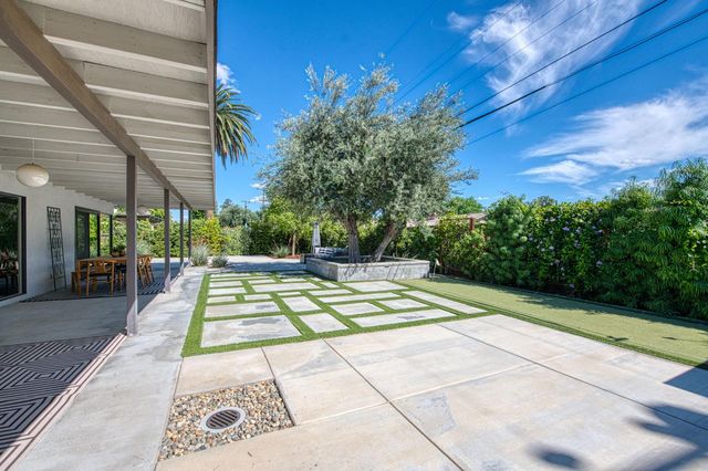 1527 W San Ramon Avenue, Fresno, CA 93711