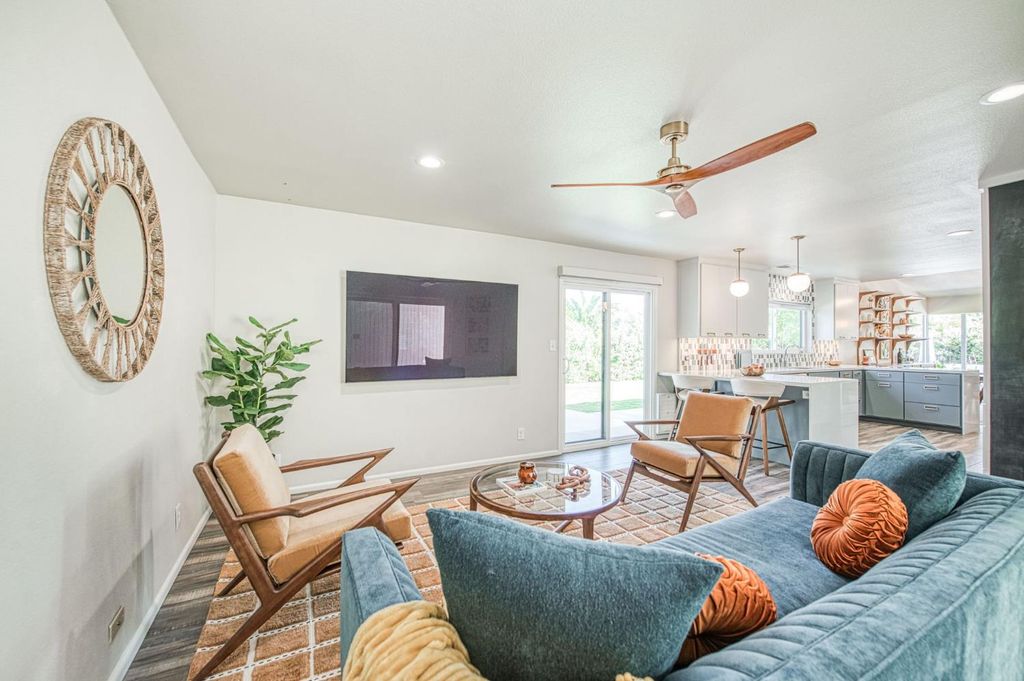Image 10 of property listing at 1527 W San Ramon Avenue, Fresno, CA 93711