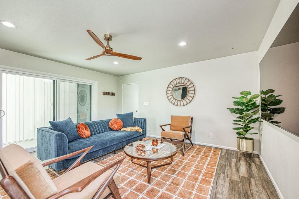 Image 11 of property listing at 1527 W San Ramon Avenue, Fresno, CA 93711