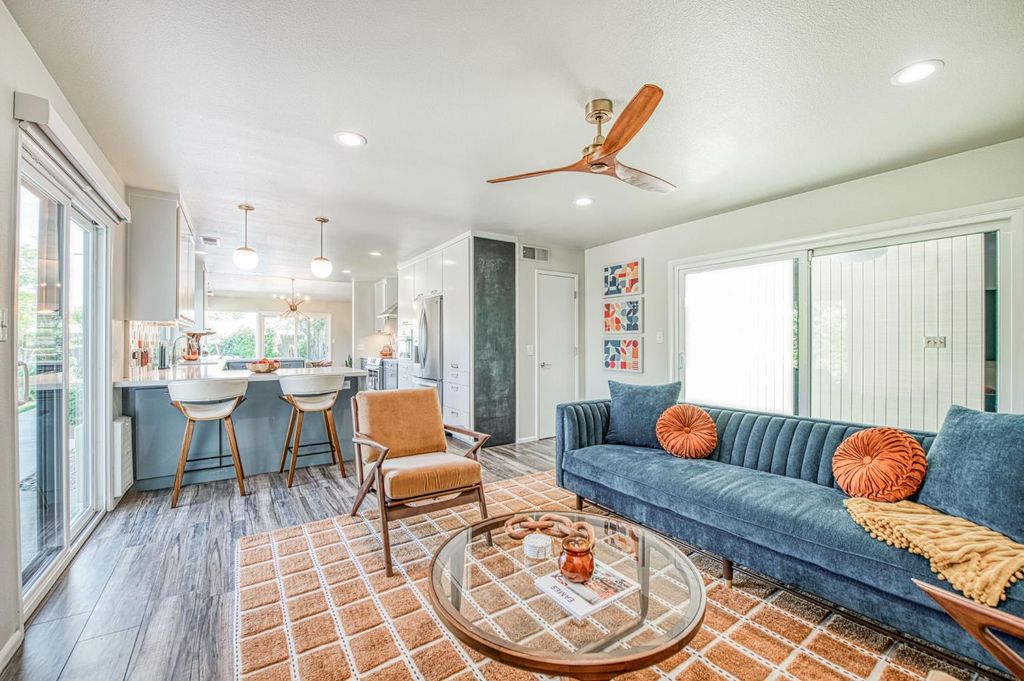 Image 12 of property listing at 1527 W San Ramon Avenue, Fresno, CA 93711