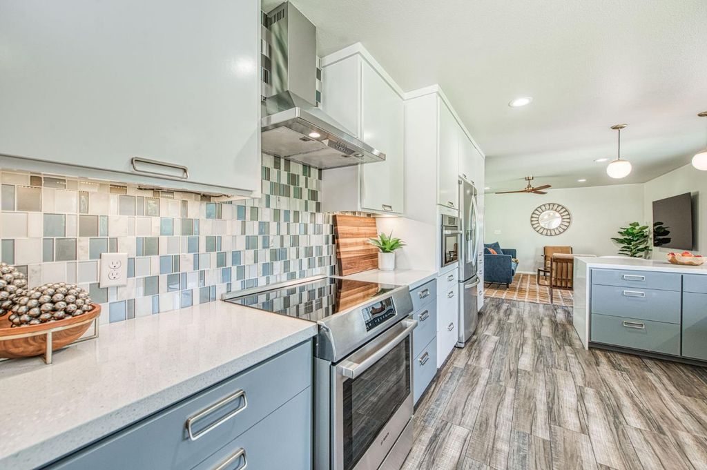 Image 17 of property listing at 1527 W San Ramon Avenue, Fresno, CA 93711