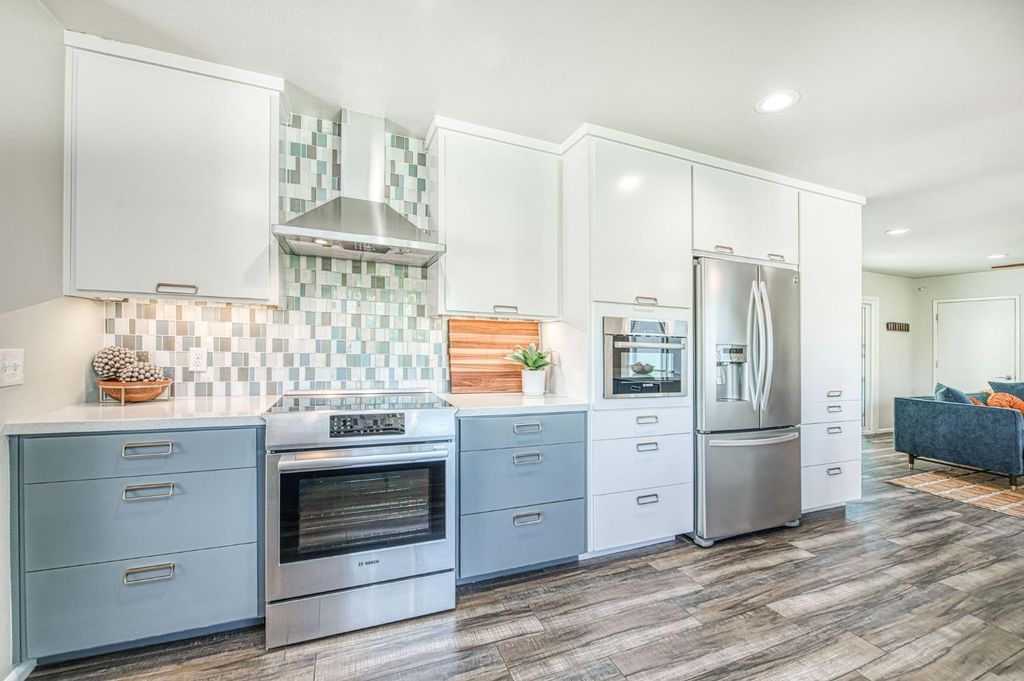 Image 18 of property listing at 1527 W San Ramon Avenue, Fresno, CA 93711