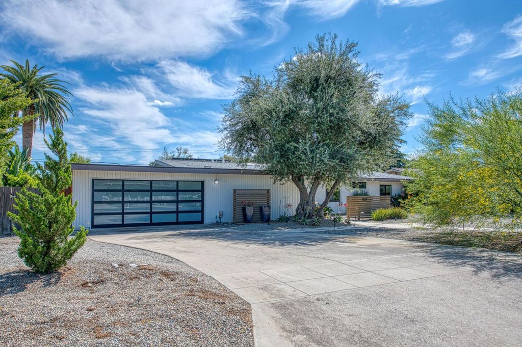 Image 2 of property listing at 1527 W San Ramon Avenue, Fresno, CA 93711