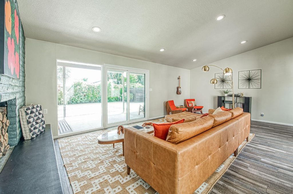 Image 22 of property listing at 1527 W San Ramon Avenue, Fresno, CA 93711